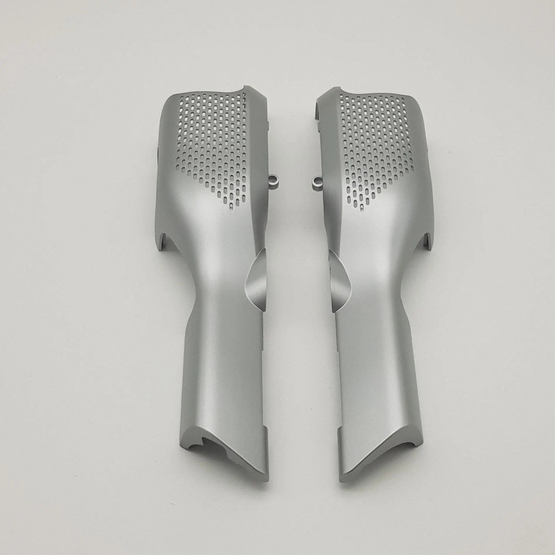 Fiancata destra e sinistra forata per scopa elettrica Black+Decker silver BLACK+DECKER