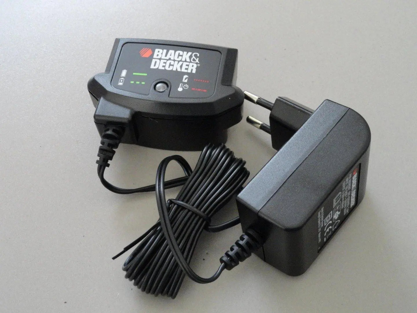Caricabatteria trapano elettrico ASL146 Black+Decker BLACK+DECKER